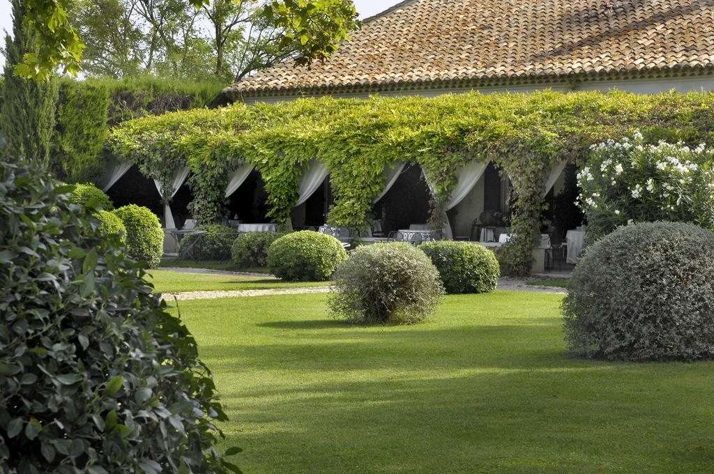 Le Mas De Peint - Hotel Et Restaurant Arles Exterior foto